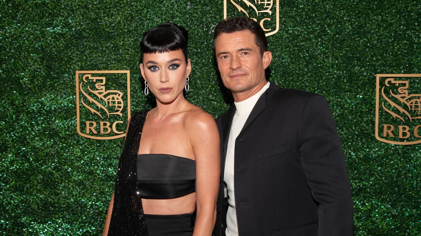 ケイティ・ペリーとオーランド・ブルームが一緒に写っている写真/Katy Perry and Orlando Bloom posing together in a photo