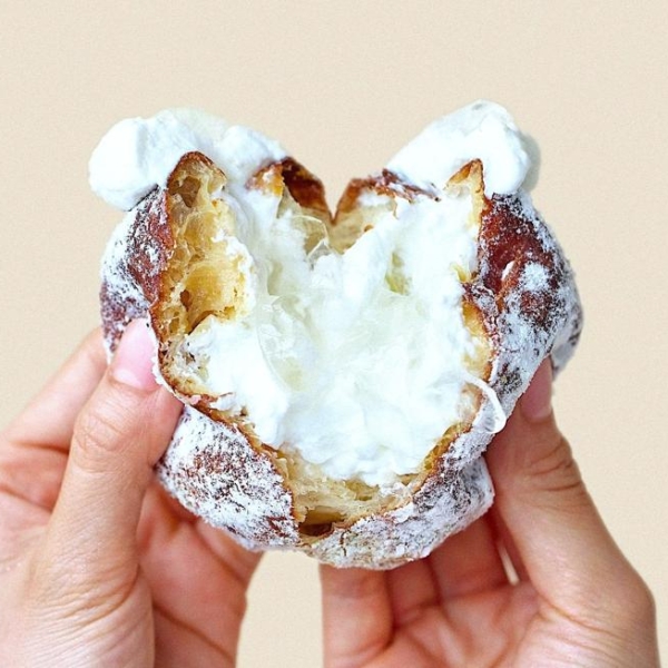 / Fluffy raw-style donuts beautifully arranged