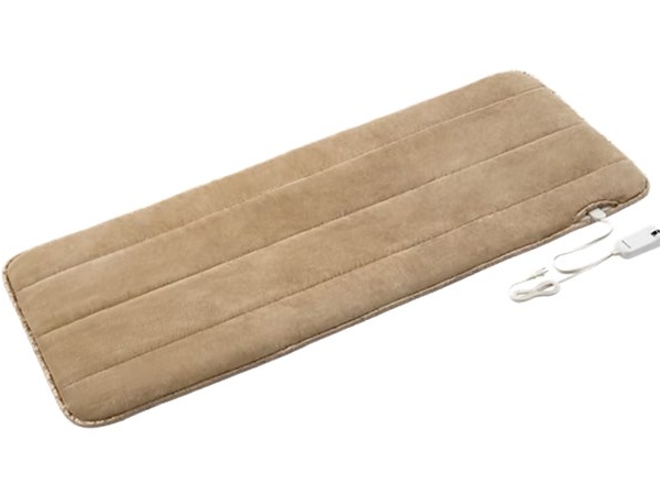 パナソニックのひとり用ホットマット「DC-SN20」が床に敷かれている様子/Single-person Panasonic hot mat “DC-SN20” laid out on the floor