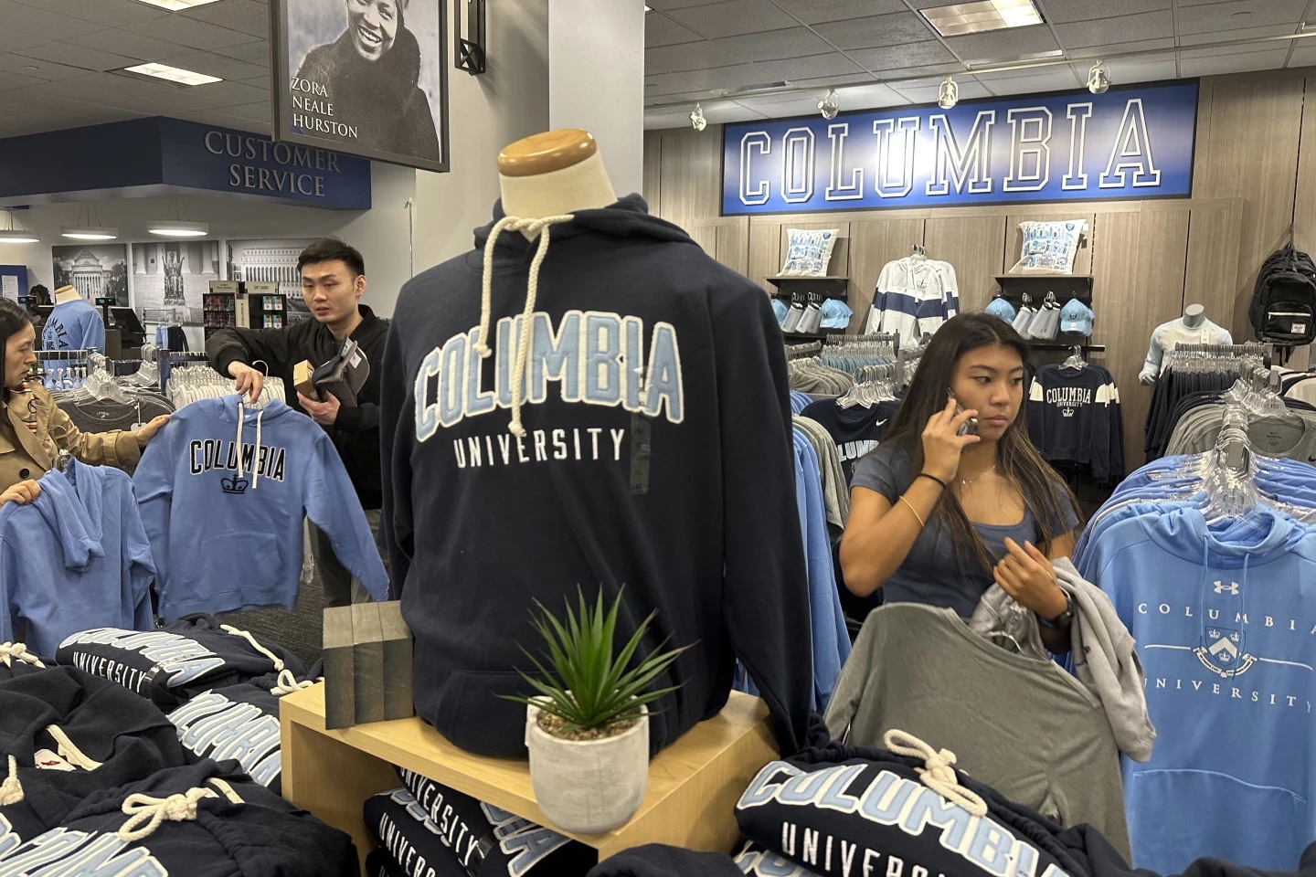 コロンビア大学のロゴ入りスウェットシャツとパーカー/Columbia University logo sweatshirts and hoodies